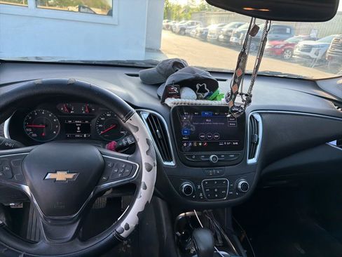 Used 2021 Chevrolet Malibu LT FWD image 12