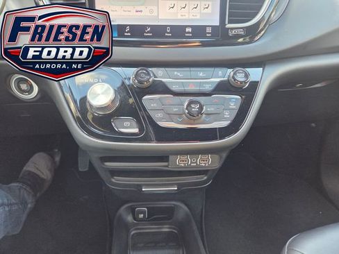 Used 2025 Chrysler Pacifica Select FWD image 23