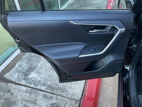 Used 2025 Toyota RAV4 XLE image 18