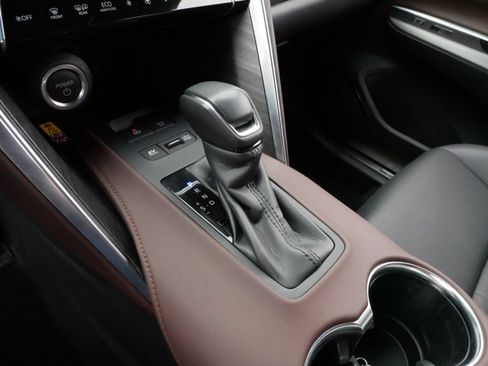 New 2024 Toyota Venza Limited image 24