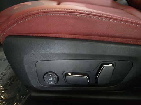 Certified 2024 BMW 330i Sedan w/ Convenience Package RWD image 28