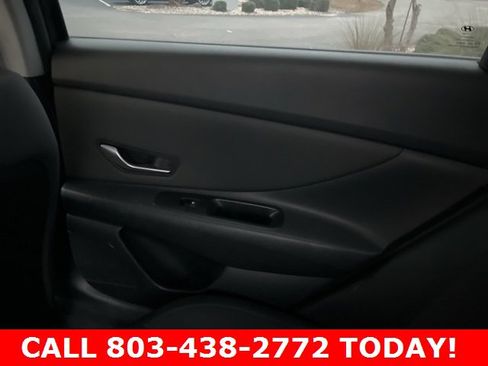 Used 2021 Hyundai Elantra SEL w/ Convenience Package image 13