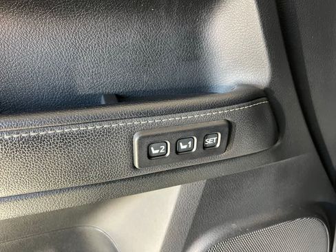 Used 2020 Toyota 4Runner Limited image 16