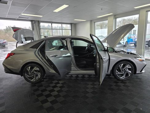 New 2026 Hyundai Elantra Limited image 18