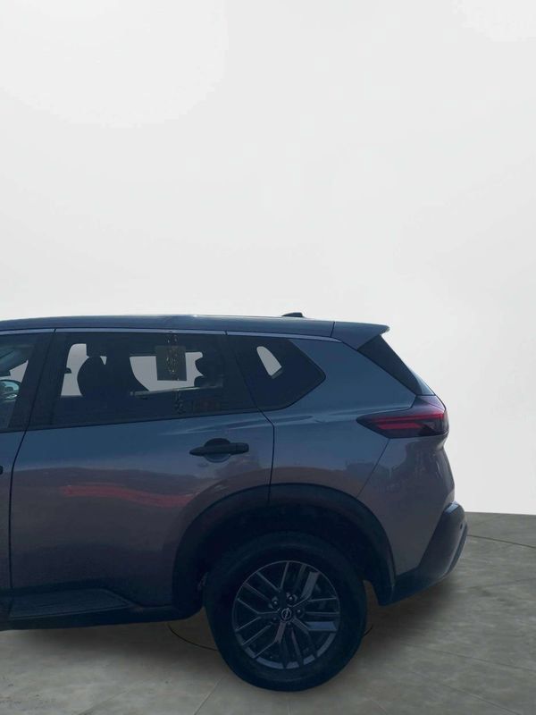 Used 2023 Nissan Rogue S FWD image 30