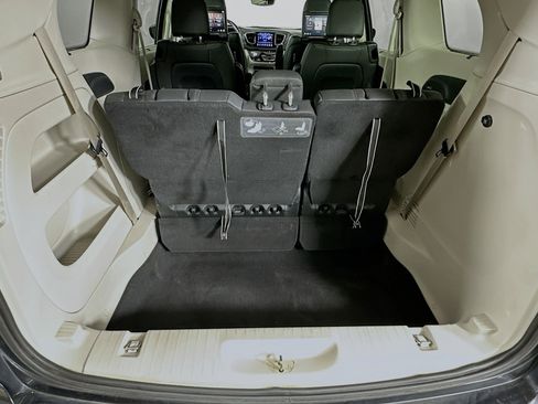 Used 2020 Chrysler Pacifica Touring-L Plus w/ Tire & Wheel Group image 33