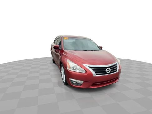 Used 2014 Nissan Altima 2.5 SV w/ Convenience Package FWD image 2