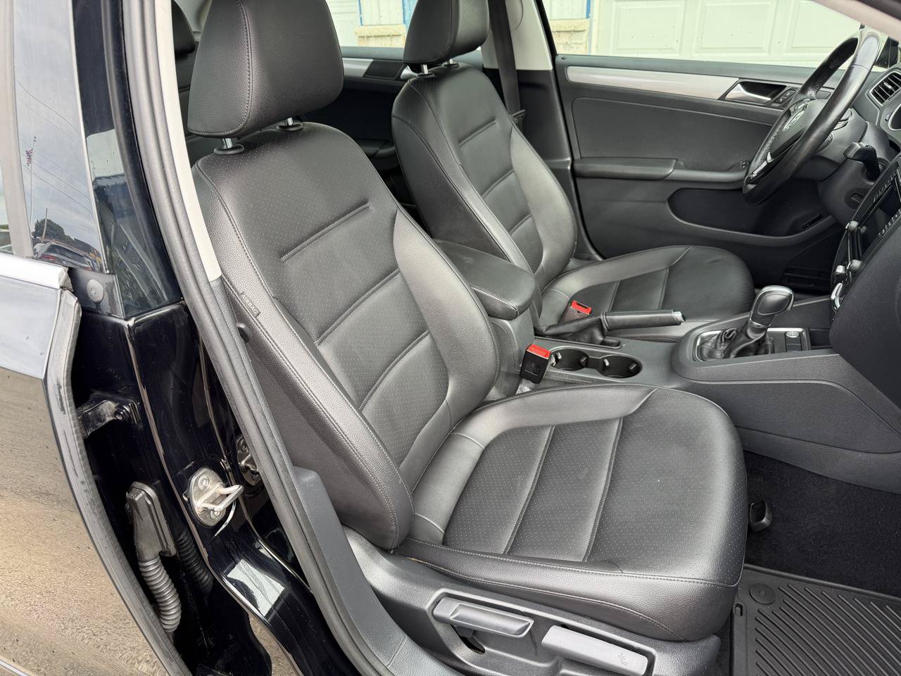 Used 2018 Volkswagen Jetta SE FWD image 18