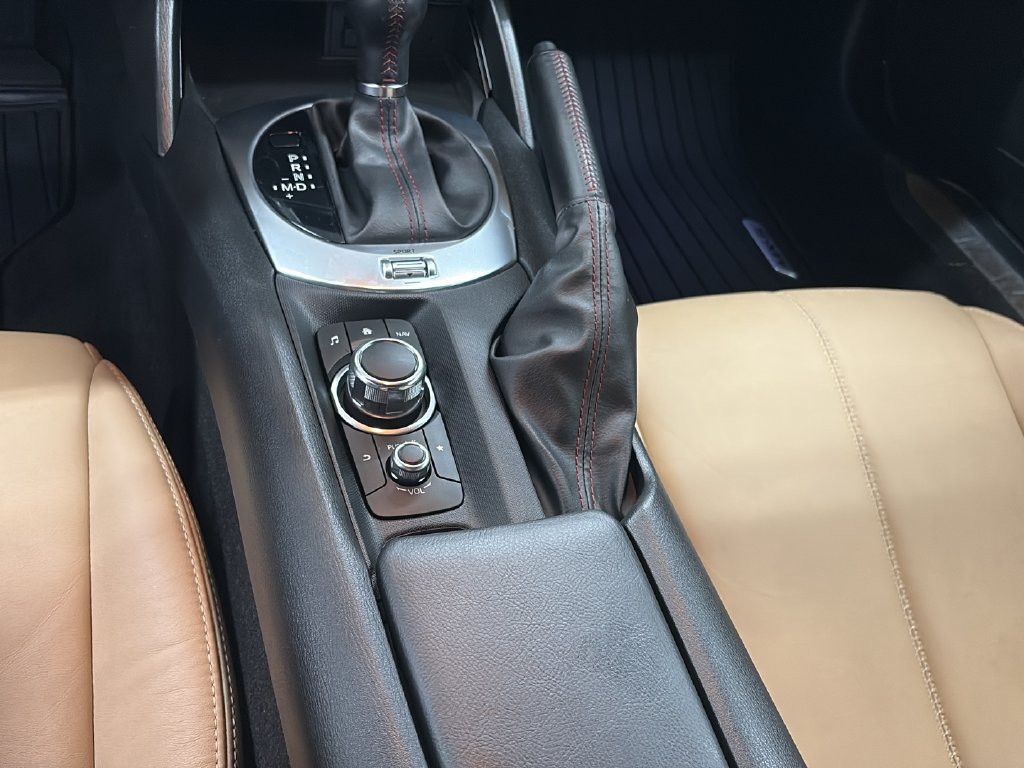 Used 2016 MAZDA MX-5 Miata Grand Touring RWD image 19