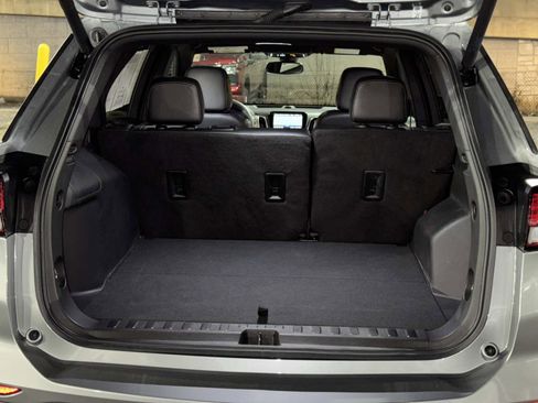 Used 2024 Chevrolet Equinox Premier FWD image 17