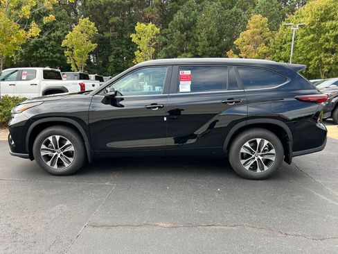 New 2025 Toyota Highlander XLE FWD image 6