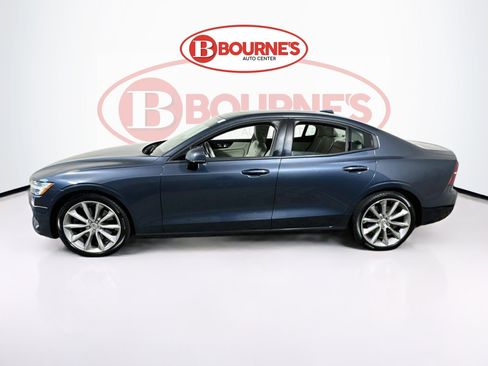 Used 2020 Volvo S60 T6 Momentum w/ Protection Package AWD/4WD image 9