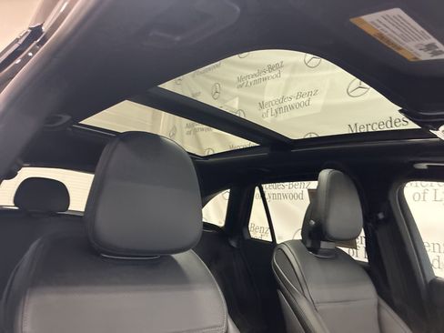 Used 2025 Mercedes-Benz GLC 300 GLC 300 image 21