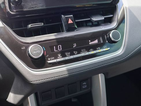 Used 2025 Toyota Corolla Cross LE FWD image 15