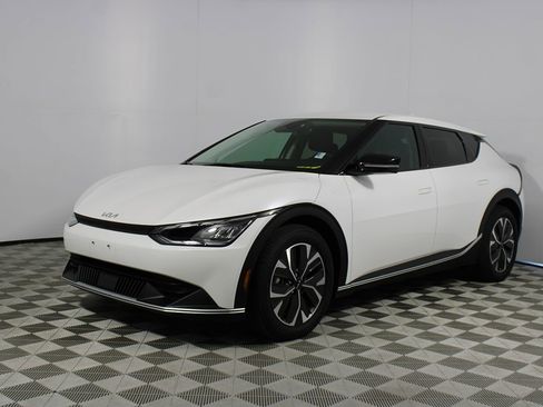 Used 2024 Kia EV6 Light RWD image 3