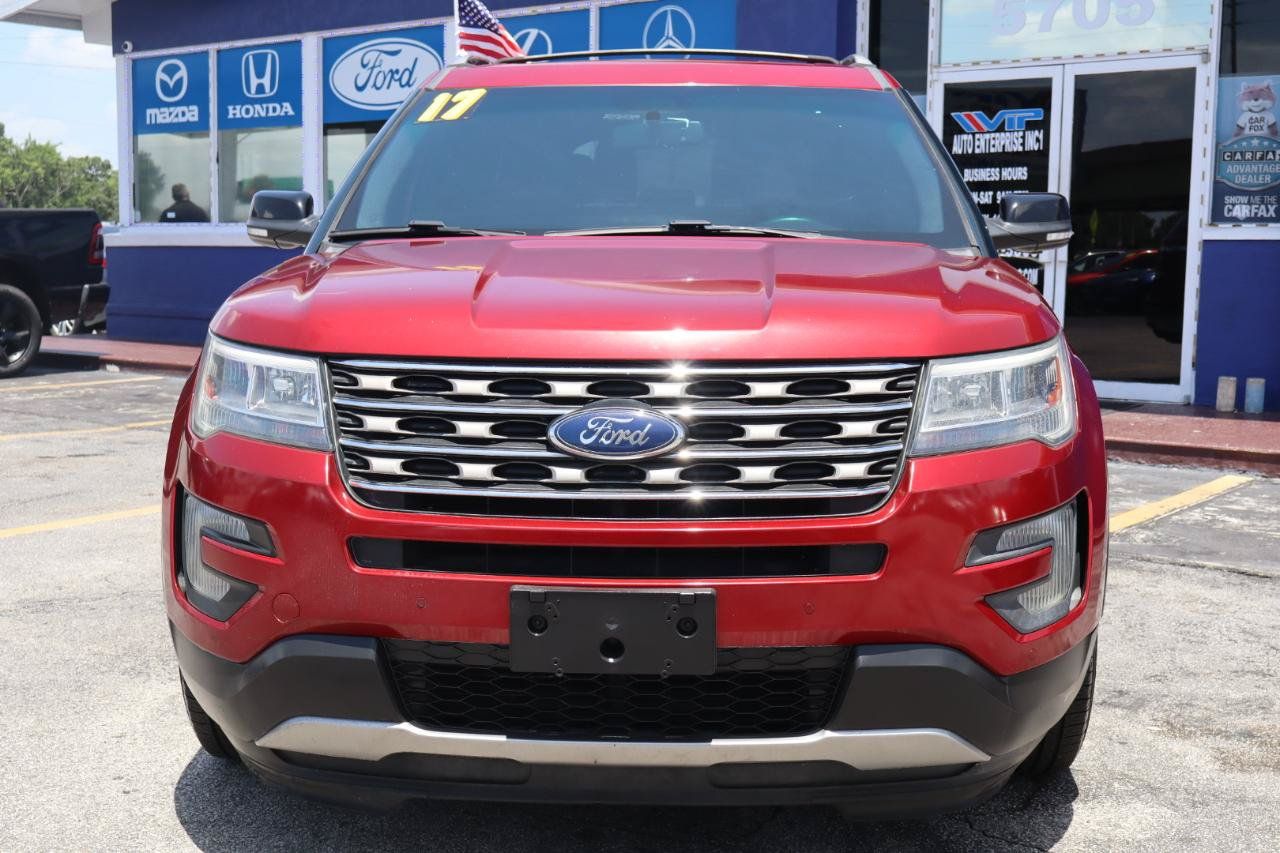 Used 2017 Ford Explorer XLT w/ Equipment Group 202A AWD/4WD image 8