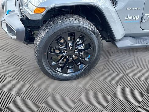 Used 2023 Jeep Wrangler Unlimited Sahara w/ Cold Weather Group AWD/4WD image 35