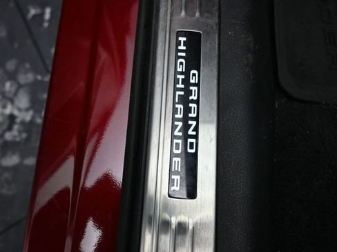 Used 2025 Toyota Grand Highlander AWD Hybrid image 27