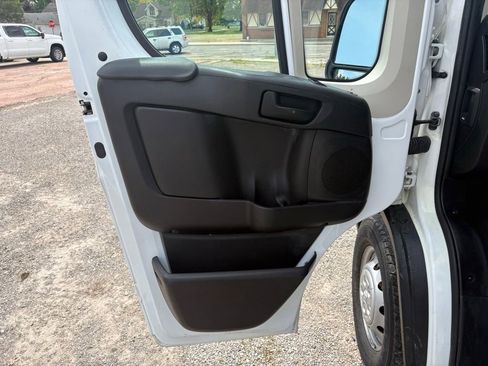 Used 2021 RAM ProMaster 2500 w/ Convenience Group FWD image 9