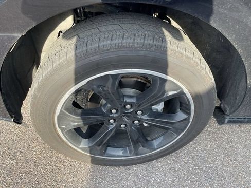 Used 2023 Ford Expedition Limited AWD/4WD image 3