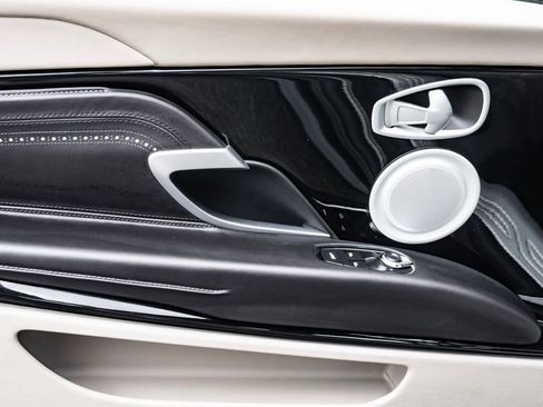 Used 2023 Aston Martin DB11 Coupe RWD image 10