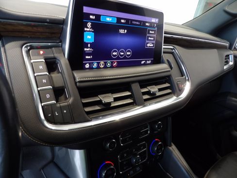 Used 2021 Chevrolet Suburban Premier AWD/4WD image 14