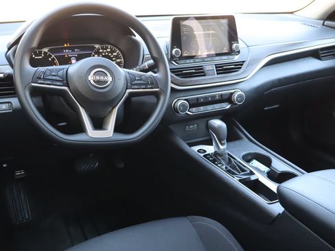 Used 2026 Nissan Altima 2.5 SV FWD image 4