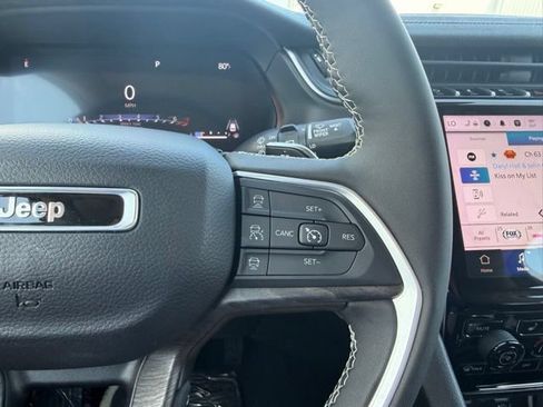Used 2023 Jeep Grand Cherokee Limited w/ Luxury Tech Group II AWD/4WD image 21