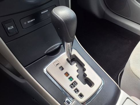 Used 2010 Toyota Corolla LE image 11