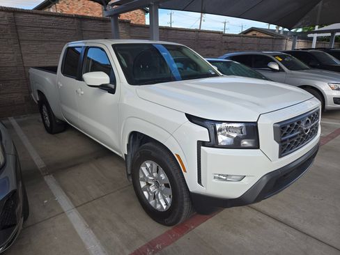 Used 2024 Nissan Frontier SV RWD image 1