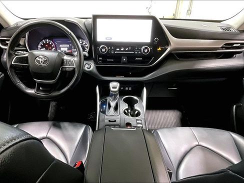 Certified 2024 Toyota Highlander XLE AWD/4WD image 16