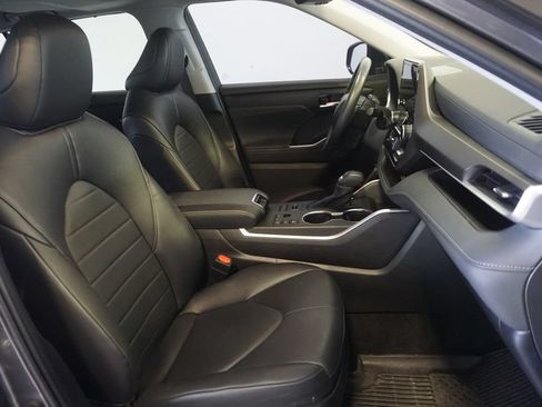 Used 2023 Toyota Highlander XLE AWD/4WD image 24
