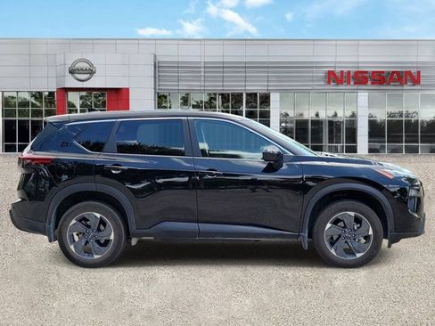 Certified 2026 Nissan Rogue SV FWD image 3