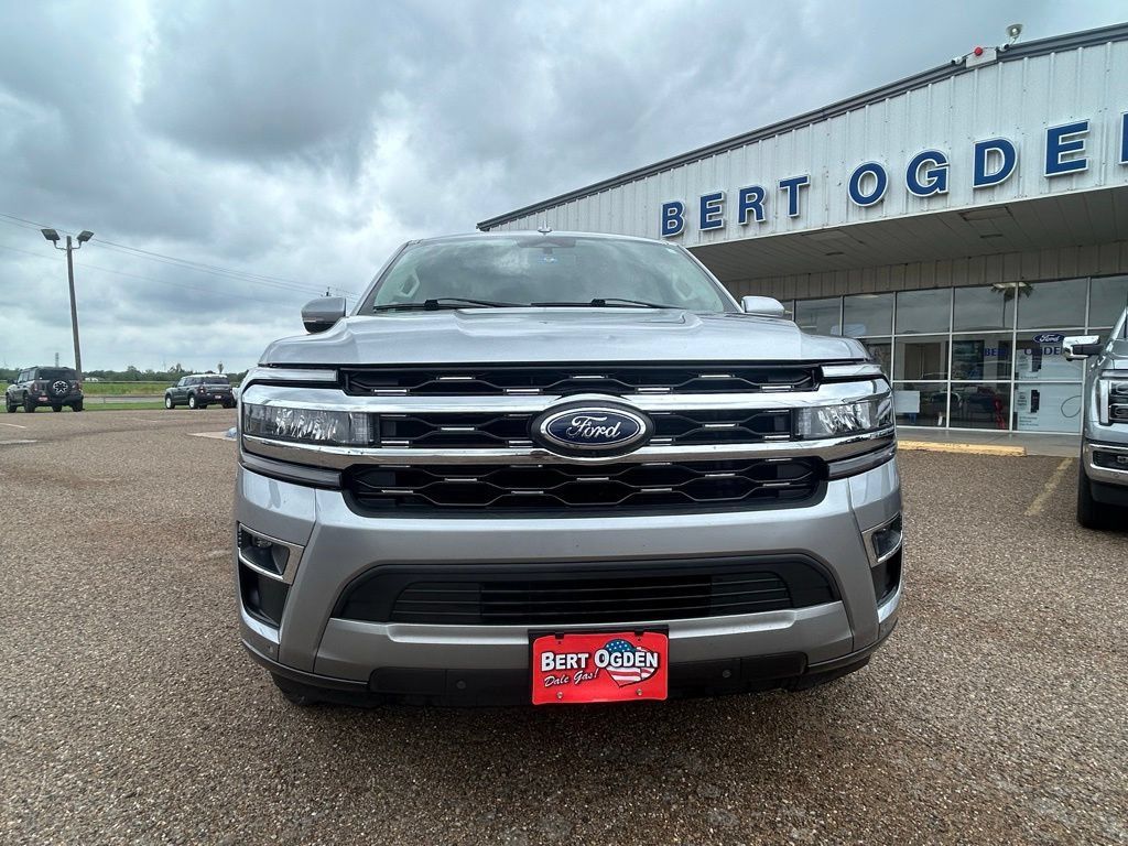 Used 2023 Ford Expedition Limited RWD image 2