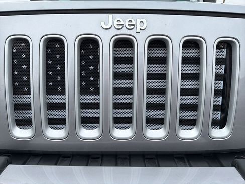 Used 2018 Jeep Wrangler Unlimited Sahara image 14