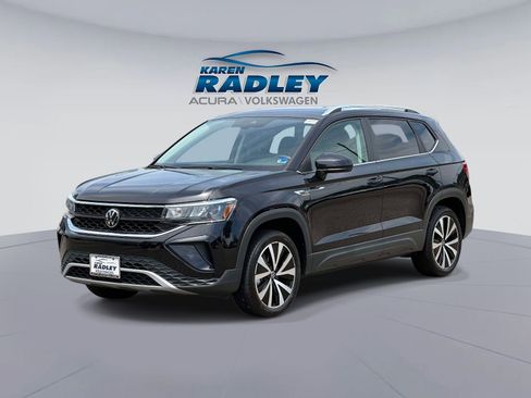 Certified 2023 Volkswagen Taos SE FWD image 5
