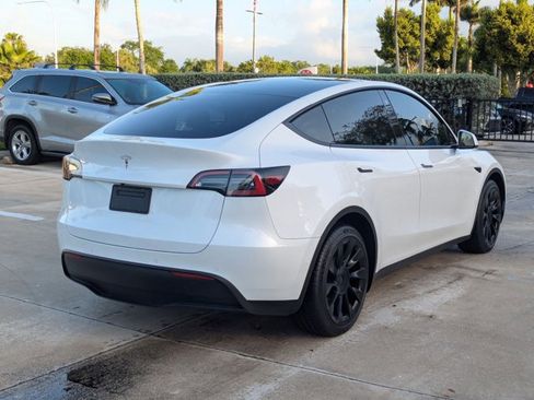 Used 2022 Tesla Model Y Long Range image 5