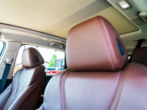 Used 2025 Acura MDX SH-AWD w/ Technology Package image 9