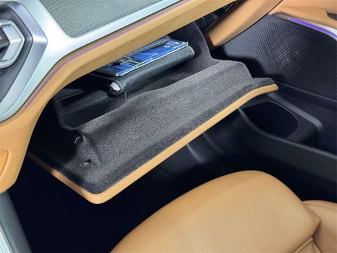 Used 2022 BMW 330i xDrive Sedan w/ M Sport Package image 31