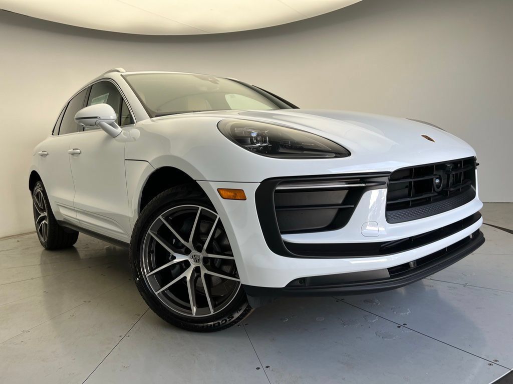 Certified 2026 Porsche Macan AWD/4WD image 24