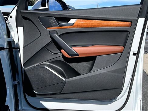 Used 2021 Audi Q5 Premium image 23