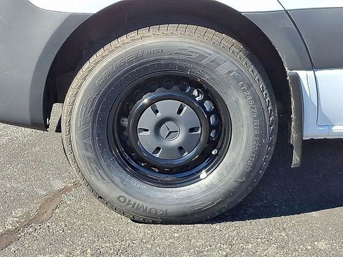 Used 2025 Mercedes-Benz Sprinter 2500 image 8