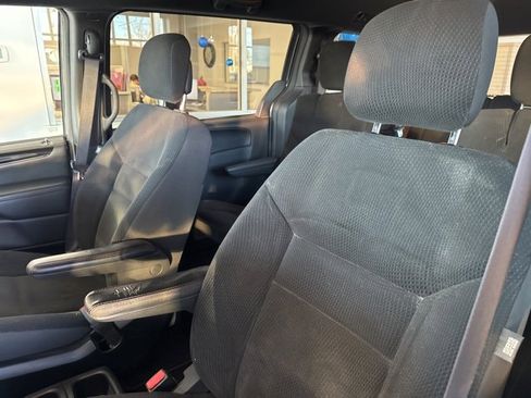 Used 2020 Dodge Grand Caravan SE image 16