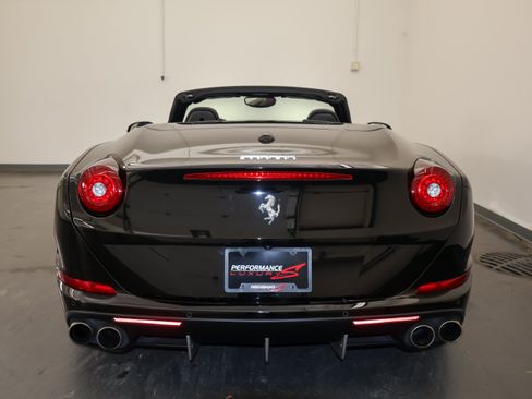 Used 2017 Ferrari California T RWD image 5