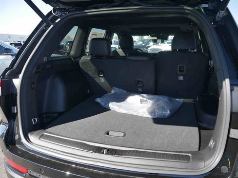 New 2025 Jeep Grand Cherokee Altitude image 7