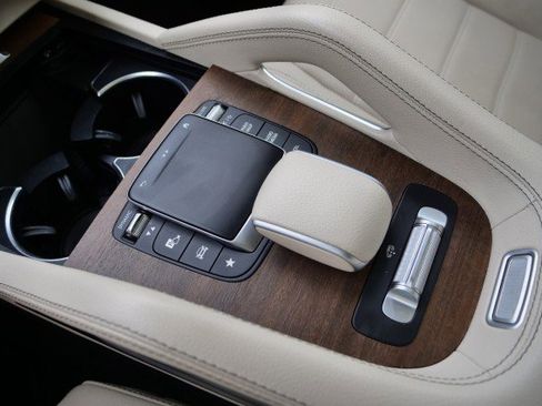 Used 2022 Mercedes-Benz GLS 450 4MATIC image 15