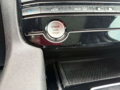 Used 2019 Jaguar F-PACE Premium image 32