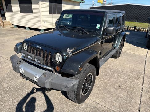 Used 2012 Jeep Wrangler Unlimited Sahara w/ Connectivity Group image 12