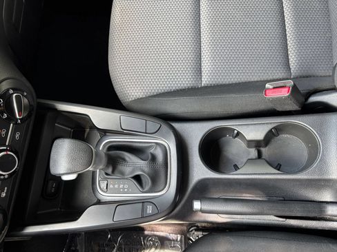 Used 2025 Kia Soul LX w/ LX Technology Package FWD image 39