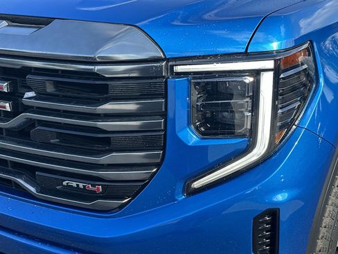 Used 2023 GMC Sierra 1500 AT4 w/ AT4 Premium Package AWD/4WD image 11